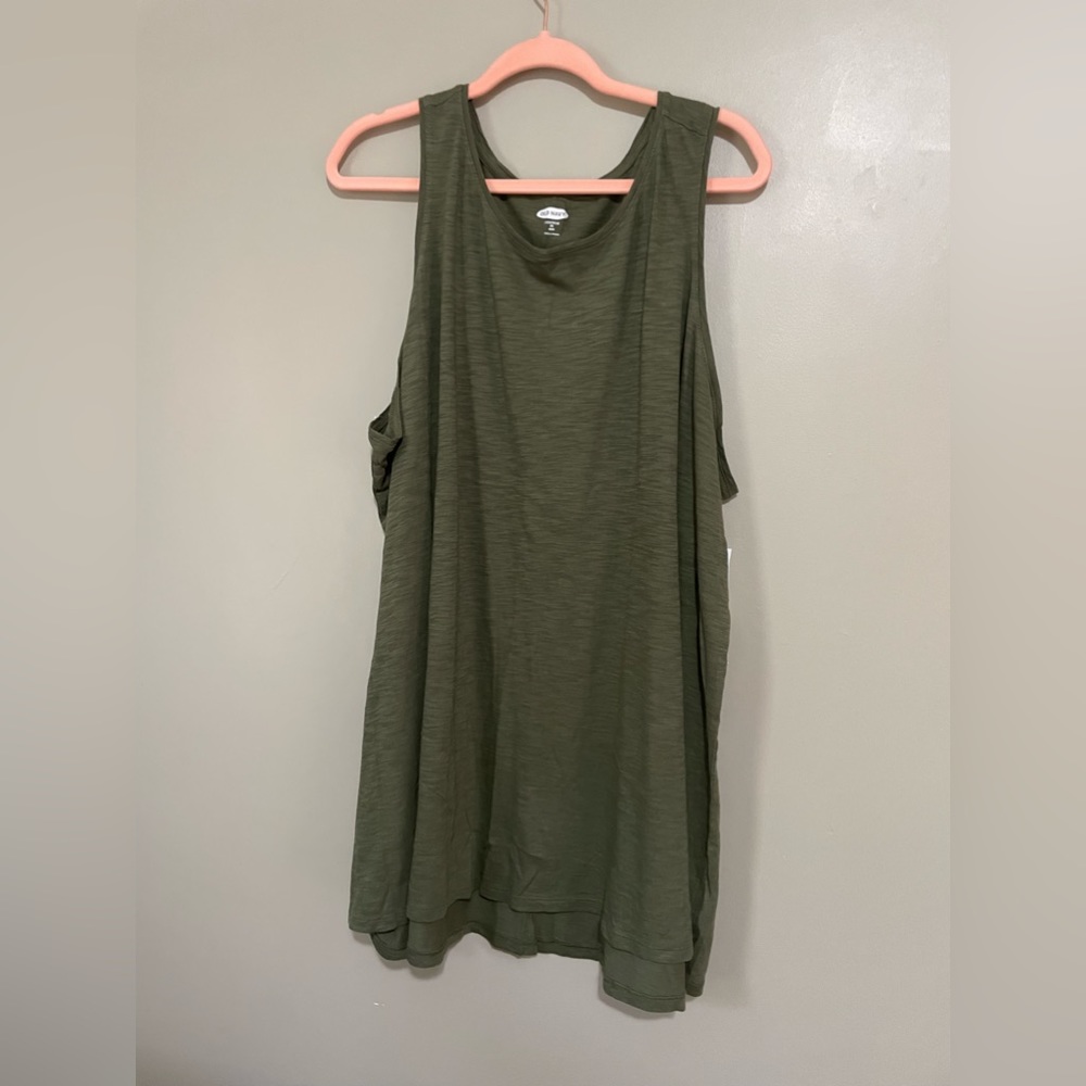 Activewear sleeveless top